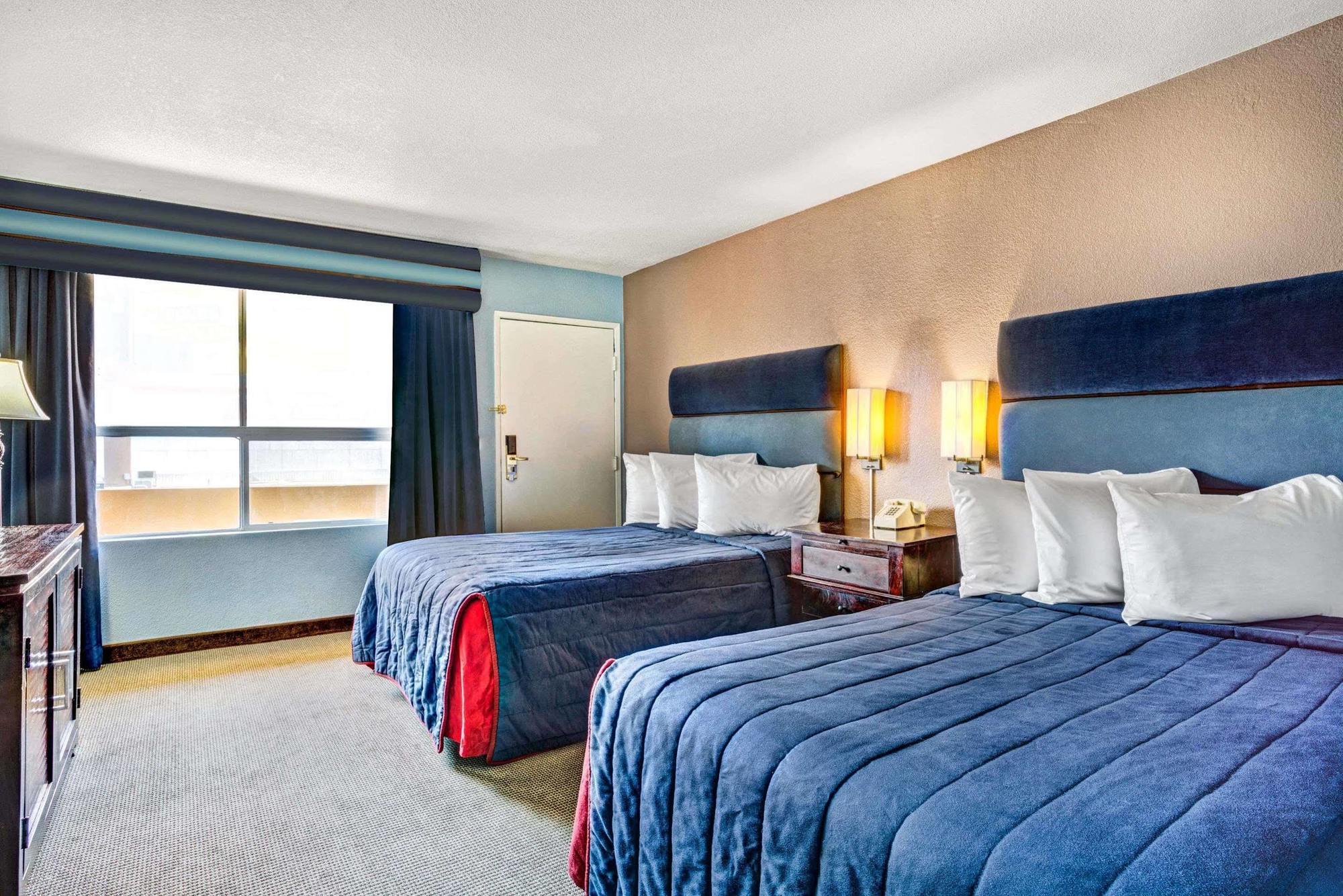 Travelodge By Wyndham Las Vegas Center Strip Exterior photo